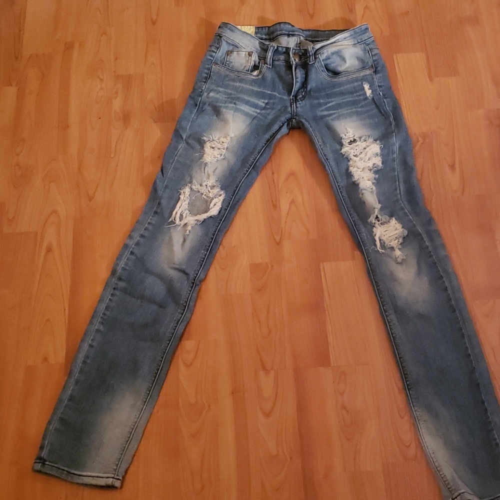 Like new cool Jean's. Rip style, like new